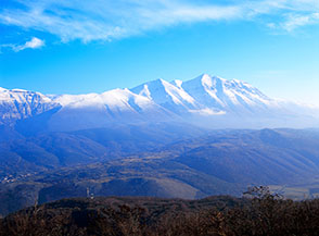 Splendida visione della catena del Velino salendo da Marano.