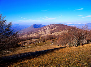 Monte della Nebbia e la sua cresta visti lungo la salita al Monte Fa&igrave;to.