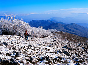 Inizio della discesa lungo la Cresta Sud-Est di Monte Fa&igrave;to.