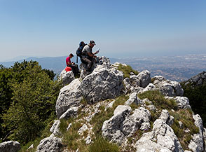 Sulla cima, un po&rsquo; scomoda, di Monte della Nuda.