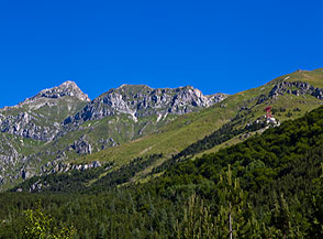 Vista verso il Pizzo Cefalone dall&rsquo;inizio della Valle Fredda.