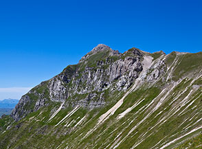 Splendido colpo d&rsquo;occhio sul Pizzo Cefalone visto dal Passo del Lupo.