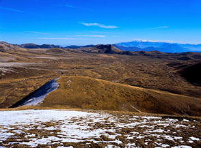 Lo sconfinato Campo Imperatore visto dal Monte San Gregorio di Paganica.