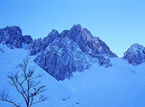 Monte di Canale e sulla dx il canalino d&rsquo;uscita orientale.