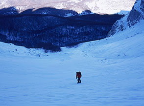 In salita sul Canalone Nord di Monte di Canale.
