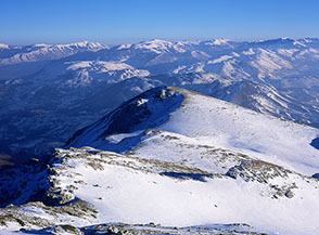 Monte San Nicola, ultima cima di rilievo ad Est lungo la catena del Sirente.