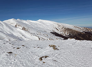 Dalla cima della Montagnola vista verso le Cime della Laghetta ed il Gorzano (al centro).