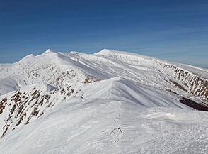 Vista sulla Cresta Nord del Monte di Mezzo verso Cime della Laghetta ed il Gorzano.