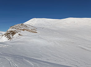 Dalla Cresta Sud del Monte di Mezzo vista verso la cima.