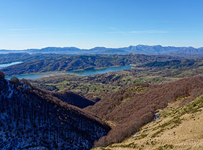 Vista con il Lago di Campotosto da Costa Sola.