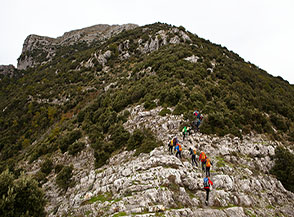 In ordinata fila sulla Cresta Sud di Monte Catiello.