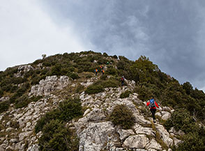 In ordine sparso sulla Cresta Sud di Monte Catiello.