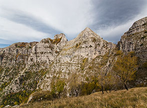 Il Versante Sud-Ovest della montagna Sant&rsquo;Angelo a Tre Pizzi.