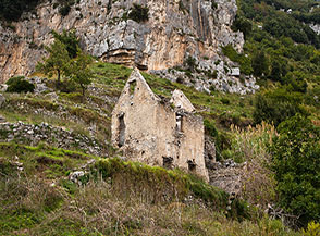 Suggestivo scorcio a i Cannati, lungo il Sentiero degli Dei.