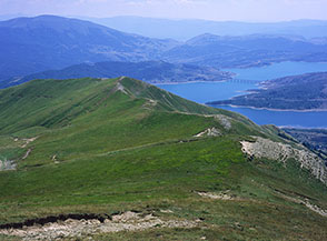 La lunga ed elegante Cresta Sud di Monte di Mezzo.