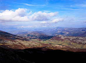 Dal Monte di Valle Caprara vista a nord (il puntino bianco che s&rsquo;intravede al centro &egrave; il Rifugio del Diavolo).