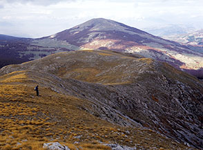 La Costa dell&rsquo;Ortella e sullo sfondo il Monte Turchio.