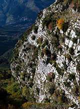 Affaccio sul precipitoso fosso che si sviluppa a occidente del Buco.