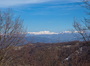 I Monti del Velino imbiancati visti dalla cima del Monte Follettoso.