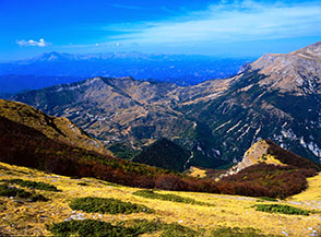 Dalla cima del Monte Foltrone affaccio sul piccolo Anfiteatro Nord-Ovest.