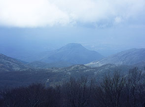 La sagoma inconfondibile di Monte d&rsquo;Oro, dalla cresta di Monte Forte.