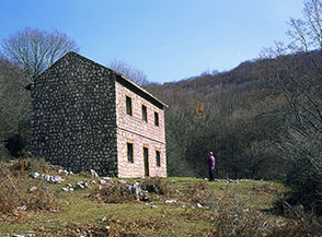 Il bel rifugio di Piano della Valle, purtroppo in abbandono.
