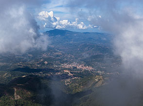 Vallo della Lucania ripreso dalla cima del Monte Gelbison.
