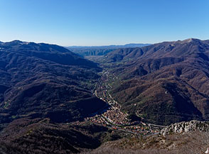 Vista su Antrodoco e la Valle del Velino dalla Chiesetta degli Alpini.