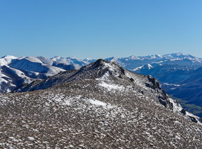 Panorama dalla Croce di Monte Giano, di fronte a noi la punta di roccette &egrave; la cima altimetrica.