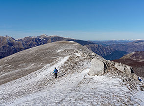 In cammino sulla Cresta Nord-Ovest di Monte Giano.