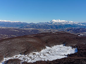 Affaccio sul Piano de la Mozza mentre sullo sfondo spicca l&rsquo;immancabile Gran Sasso.