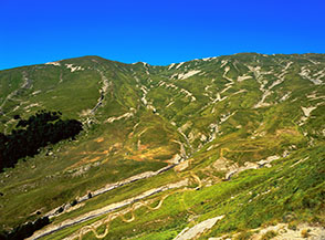 Vista sulla Valle delle Cento Fonti sotto Cima della Laghetta.