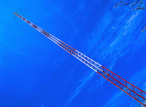 La sottile antenna meteorologica posta lungo la cresta che collega Monte Bove con il Guardia d&rsquo;Orlando.