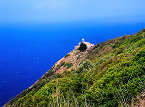 Faro di Punta dell&rsquo;Omo Morto, estrme propaggine settentrionale dell&rsquo;Isola di Ustica.