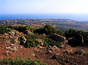 L&rsquo;ampio panorama sulla costa meridionale di Ustica che si gode dalla Guardiola, sul Monte Guardia dei Turchi.