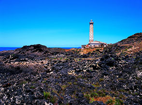 Il Faro di Punta Cavazzi sullo spigolo sud-occidentale dell&rsquo;Isola di Ustica.