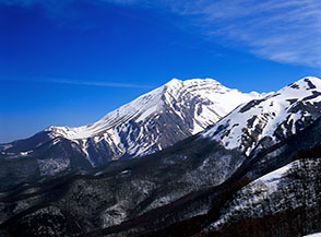 Il lato Ovest del Monte Corvo visto dalle pendici settentrionali del San Franco.