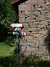 La palina in localit&agrave; Bellagamba da cui parte l&rsquo;anello escursionistico per il Monte Lagoni/Libro Aperto.