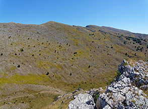 Da Monte Lungo vista sulla Cresta Nord-Ovest del Sirente.