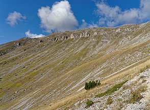 Vista sui Denti di squalo del Fondo di Majella.