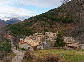 Il piccolo borgo di Acera alla partenza dell&rsquo;itinerario.