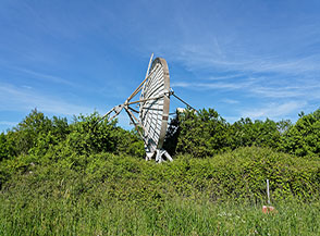 La parabola abbandonata posta sulla cima del Monte Maggiore, il monte pi&ugrave; alto della Tolfa.