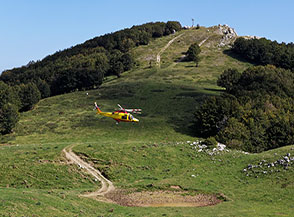 Decollo dell&rsquo;elicottero del Soccorso Alpino dal Passo della Montagnola.