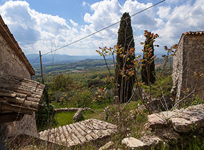 Vista a valle verso Massa Martana da Borgo Zampani.