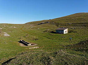 L&rsquo;amena conca con rifugio e fontanile che s&rsquo;incontra terminata Costa Palancaro.