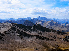 Dalla cima del Mongioia panorama verso le creste francesi.