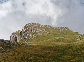 Il Dente delle Rave, bella e defilata cima delle Montagne del Morrone.