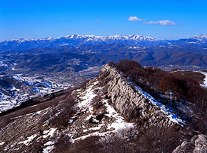 Il filo roccioso della Cresta Ovest del Mozzano.