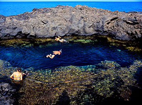 La stupenda piscina naturale che si trova lungo la costa settentrionale dell&rsquo;Isola di Linosa.