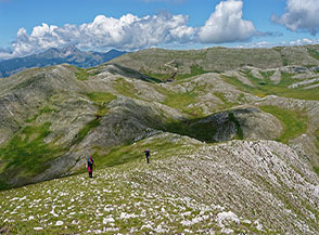 Sulla Cresta Nord del Nurietta con alle spalle Campo di Trevi ed il Monte Nuria.